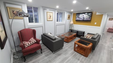 TV and multimedia, Living room, Evening entertainment