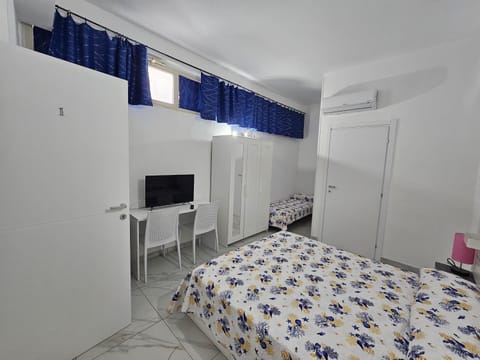 Bed, Bedroom, air conditioner