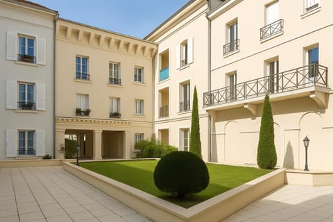 Property building, Facade/entrance