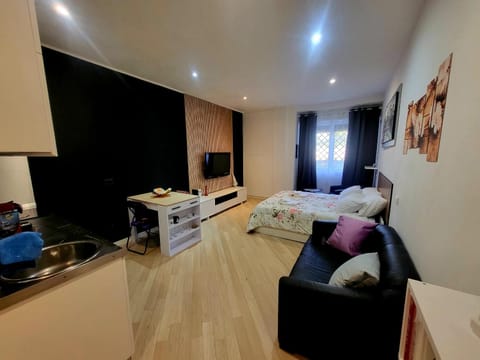TV and multimedia, Living room, Photo of the whole room, Dining area