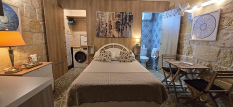 Bed, TV and multimedia, Coffee/tea facilities, Bedroom, Street view, Quiet street view, flat iron, hair dryier, internet, wardrobe, washing machine, air conditioner