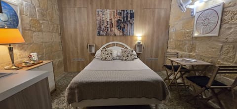 Bed, TV and multimedia, Coffee/tea facilities, Bedroom, Street view, Quiet street view, flat iron, hair dryier, internet, wardrobe, washing machine, air conditioner