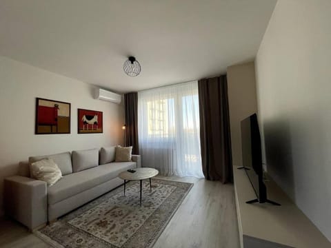 TV and multimedia, Living room, Seating area, Evening entertainment