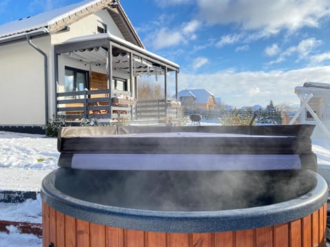 Winter, BBQ facilities, Hot Tub