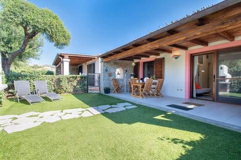 Property building, Balcony/Terrace, Living room