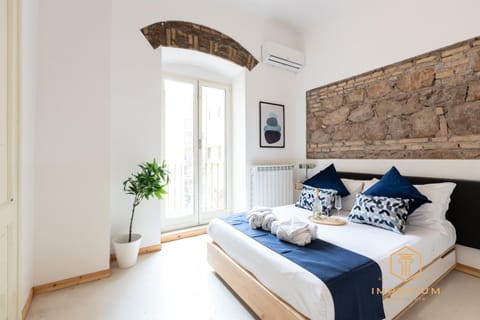 Bed, Photo of the whole room, Bedroom, towels, air conditioner