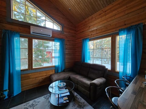 Communal lounge/ TV room, TV and multimedia, Living room, Seating area, Dining area, air conditioner