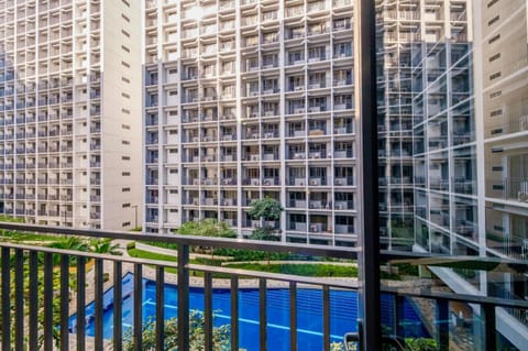 Property building, Day, Pool view, Swimming pool