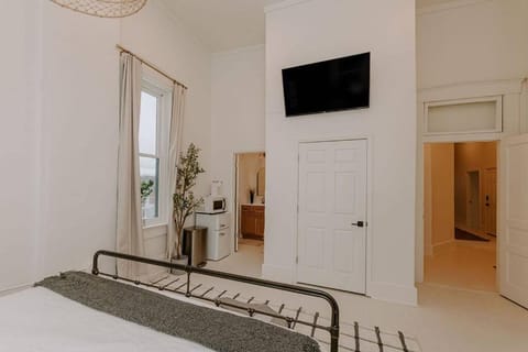 East Main Lofts - Minimalist 302 Apartment in Indiana