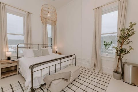 East Main Lofts - Minimalist 302 Apartment in Indiana