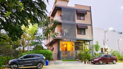 Property building, Neighbourhood, Street view, Location, Parking