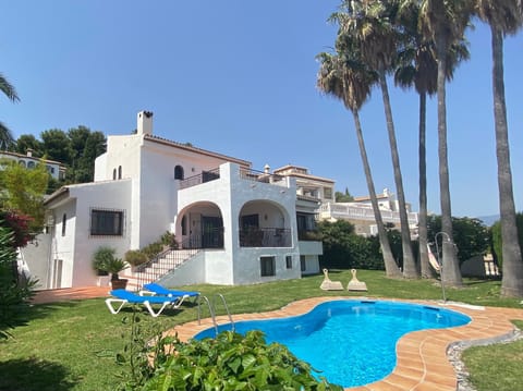 Property building, Day, Garden, Pool view, Swimming pool, sunbed