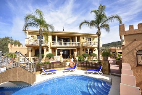 Property building, Facade/entrance, Off site