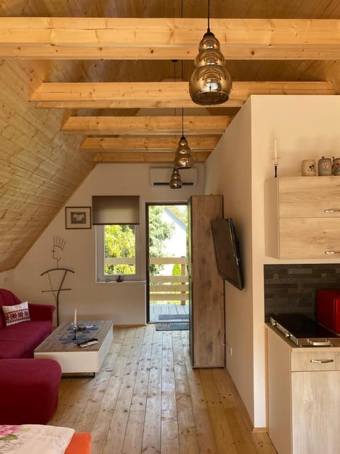 TV and multimedia, Kitchen or kitchenette, Living room, Seating area, stove