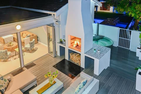 Patio, BBQ facilities, Hot Tub, Balcony/Terrace, Living room