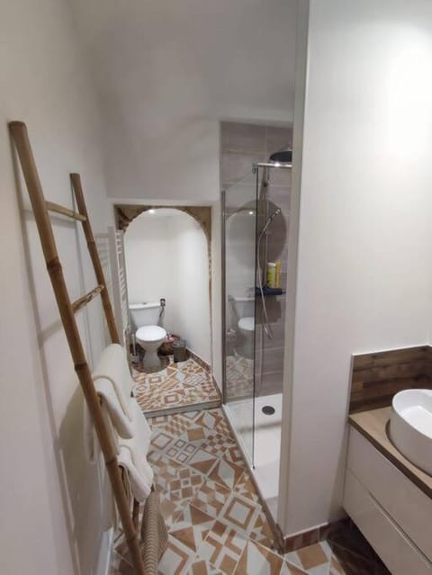 Shower, Toilet, Bathroom