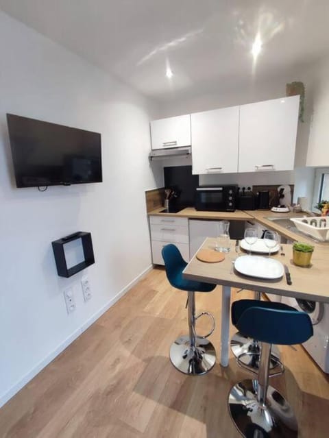 TV and multimedia, Dining area, stove