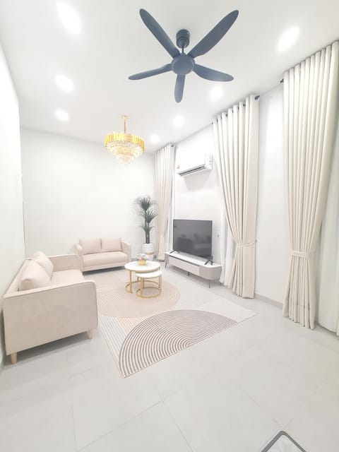 TV and multimedia, Photo of the whole room, fireplace, air conditioner, air conditioner
