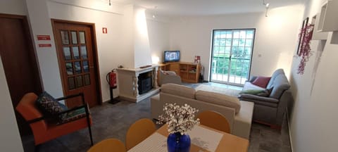 Communal lounge/ TV room, TV and multimedia, Living room