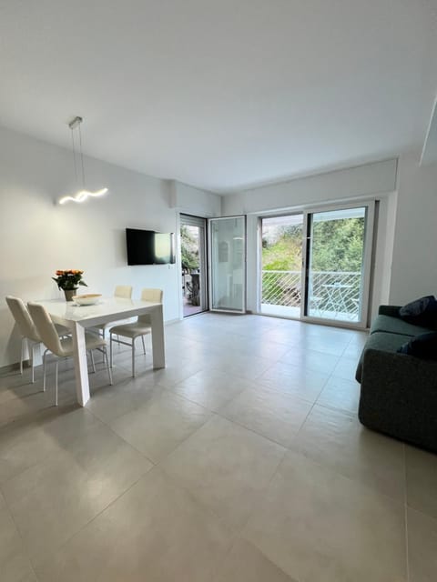 Seating area, Dining area, kitchen