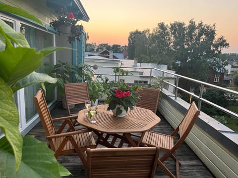 View (from property/room), Balcony/Terrace, Seating area, Dining area