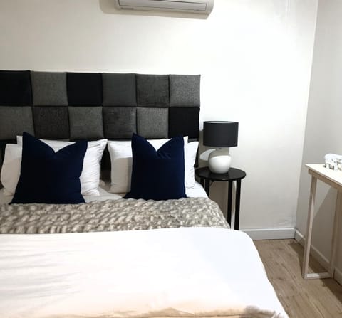 Bed, Bedroom, air conditioner