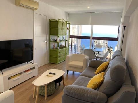 Communal lounge/ TV room, TV and multimedia, Living room, Seating area, air conditioner