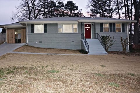 Property building, Patio, Location