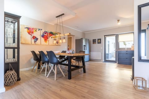Dining area, kitchen
