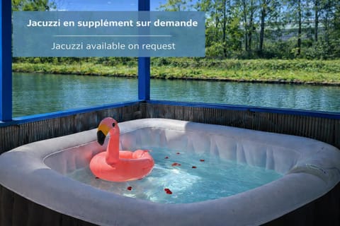 Property building, Hot Tub, Hot Tub, Spa and wellness centre/facilities, Spa and wellness centre/facilities, Swimming pool