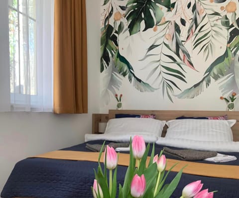 Bed, Photo of the whole room, Decorative detail, Bedroom