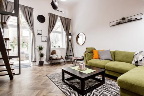 Living room, Seating area