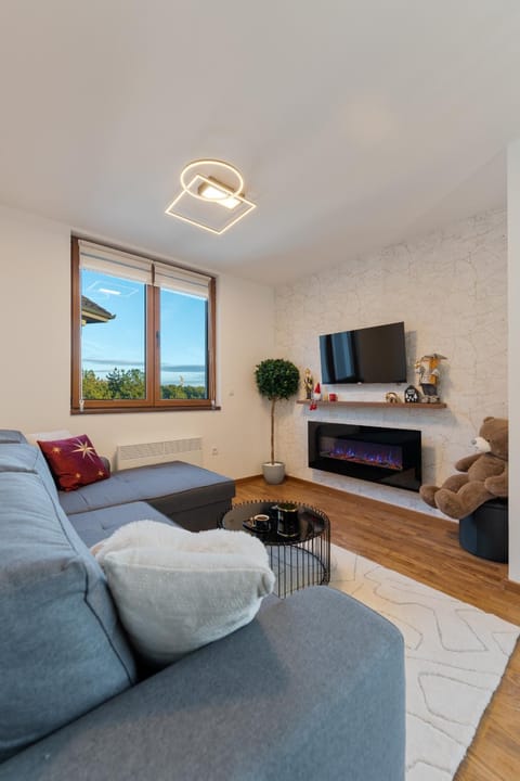 TV and multimedia, Living room, Seating area, flat iron