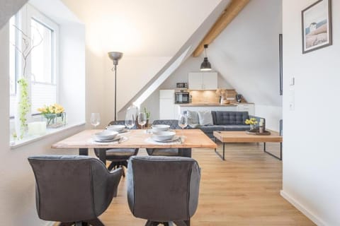 Kitchen or kitchenette, Living room, Seating area, Dining area, minibar, stove