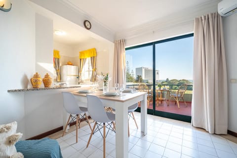 Balcony/Terrace, Dining area