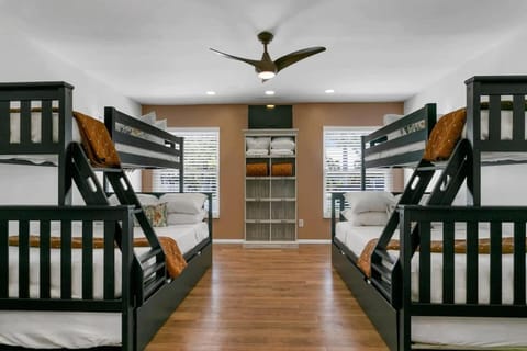 5 mi to AMI Heated Pool Game Room 10 min to IMG House in Bradenton