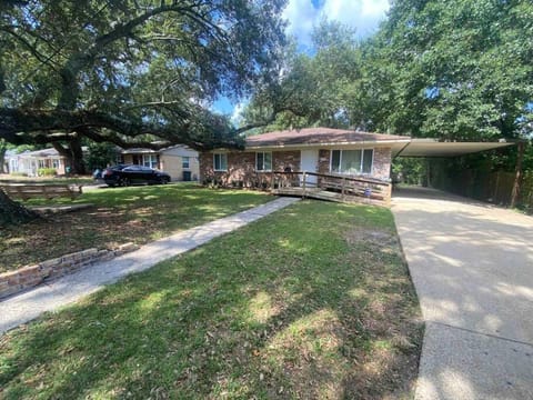 Property building, Day, Neighbourhood, Natural landscape, Street view