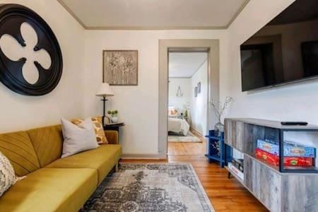 Pet Friendly Bungalow Steps to Inman Park House in Poncey-Highland