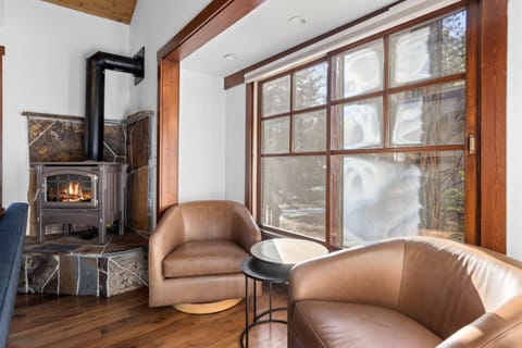 Hideaway in the Highlands - 4BR, Pet Friendly w Hot Tub - Minutes from the Lake & Tahoe City House in Dollar Point