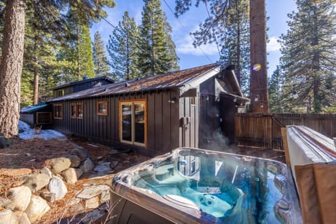 Hideaway in the Highlands - 4BR, Pet Friendly w Hot Tub - Minutes from the Lake & Tahoe City House in Dollar Point