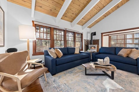 Hideaway in the Highlands - 4BR, Pet Friendly w Hot Tub - Minutes from the Lake & Tahoe City House in Dollar Point