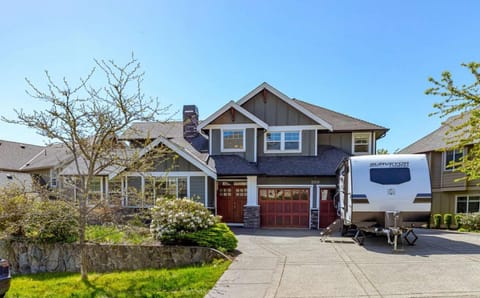 Ground level two bedrooms Suite near Lake and Golf Course Apartment in Langford