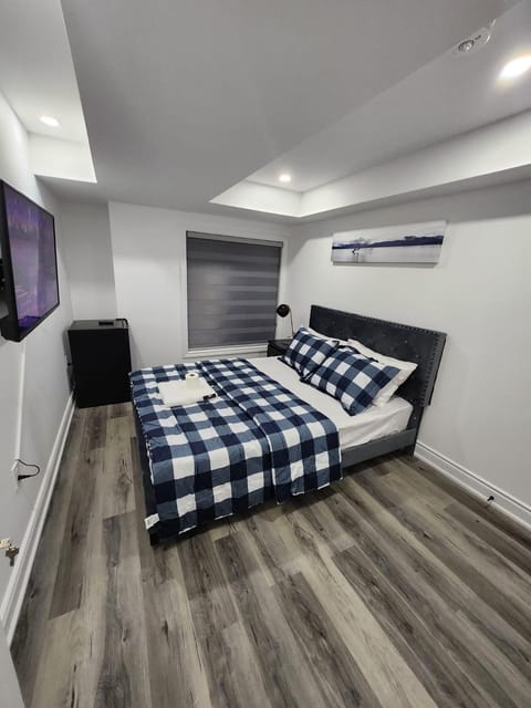 Bed, TV and multimedia, Photo of the whole room, Bedroom, air conditioner