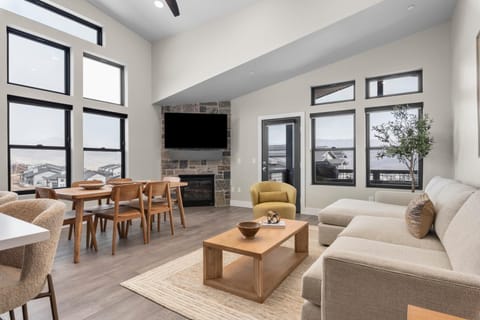 TV and multimedia, Kitchen or kitchenette, Living room, Dining area