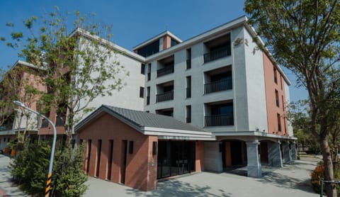 Property building, Day