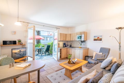 Kitchen or kitchenette, Living room