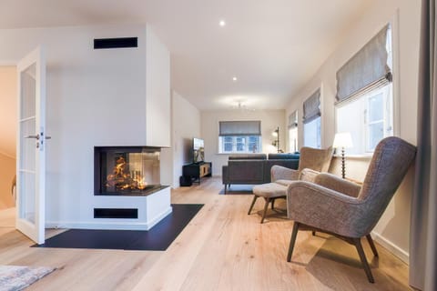 TV and multimedia, Living room, flat iron