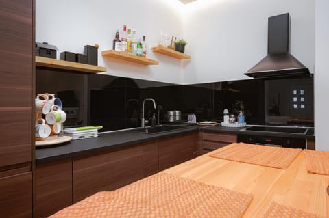 Coffee/tea facilities, Kitchen or kitchenette, minibar, pet friendly, stove