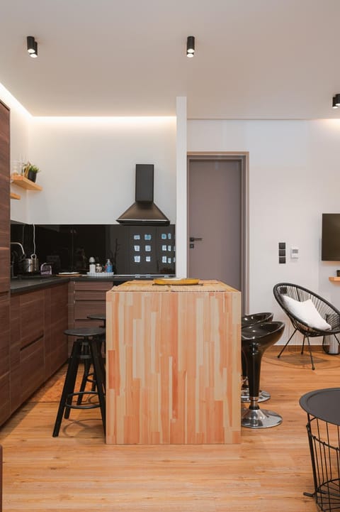 Kitchen or kitchenette, Dining area, minibar