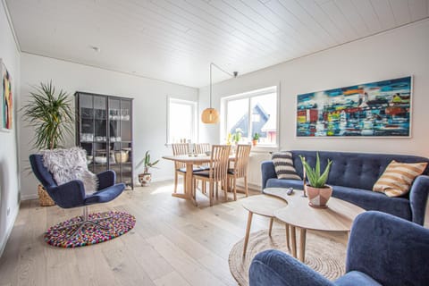 Living room, Decorative detail, Seating area